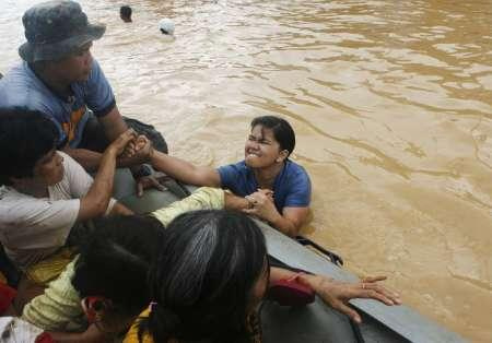 Hàng trăm người chết và mất tích vì bão tại Philippines