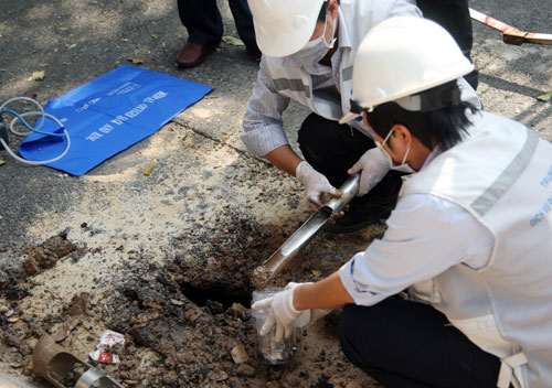 Hố phun lửa ở Sài Gòn do khí mêtan tích tụ