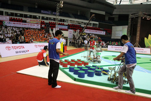 Hơn 180 đội tuyển sinh viên tranh tài Robocon 2013