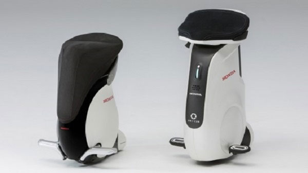 Honda trình diễn robot UNI-CUB Beta