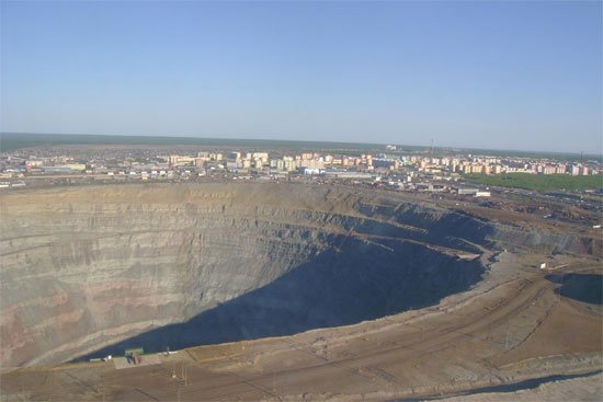 Khám phá mỏ kim cương khổng lồ lớn thứ 2 thế giới