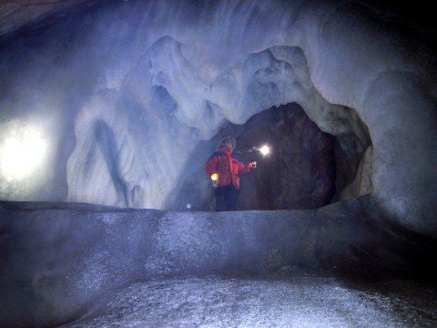 Khám phá những hang động đẹp nhất thế giới