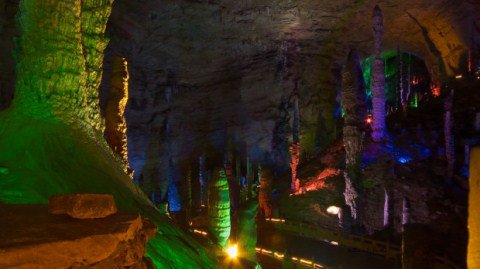 Khám phá những hang động đẹp nhất thế giới