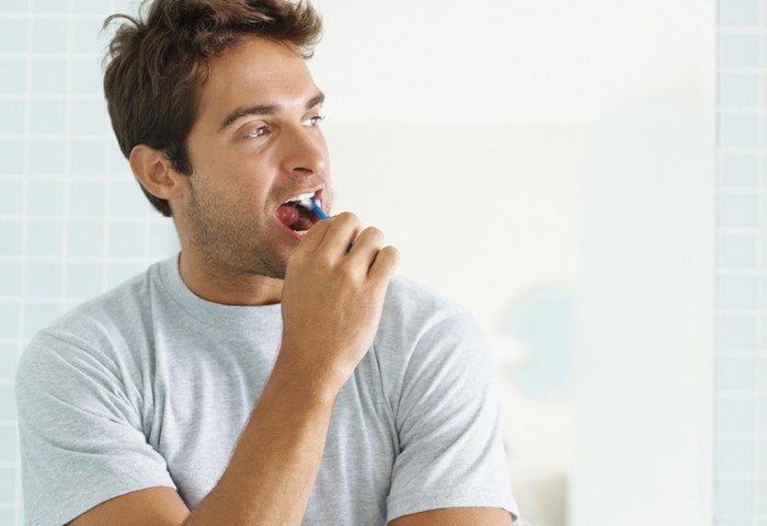 Không đánh răng trước khi ngủ có hại thế nào?
