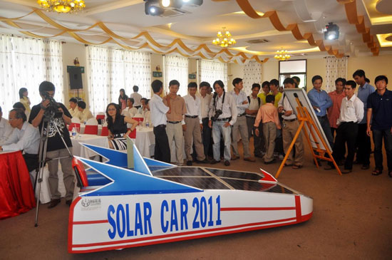 Khuyến khích chế tạo xe chạy năng lượng mặt trời