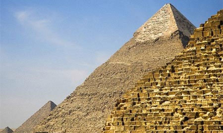 Kim tự tháp Ai Cập được xây ngược từ trong ra ngoài?