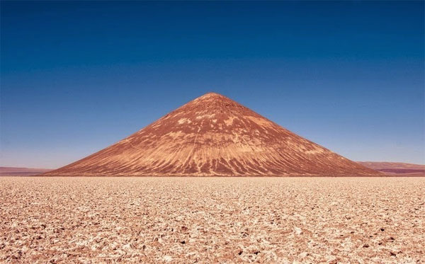 Kim tự tháp núi lửa ở Argentina