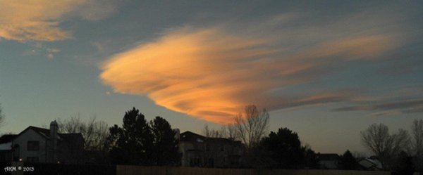 Kinh ngạc với những đám mây có hình dáng giống UFO