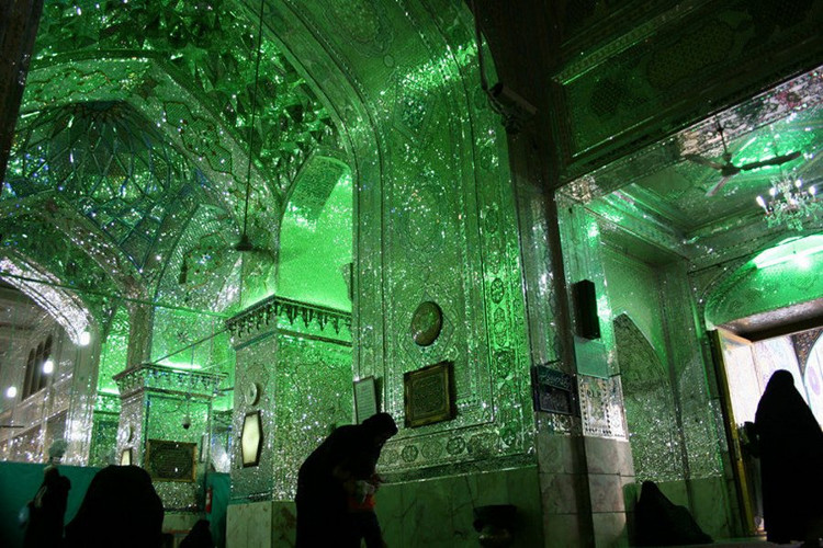 Lạc lối trong không gian xanh huyền bí của lăng mộ Hồi giáo