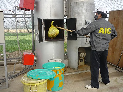 Làm sạch rác y tế theo công nghệ Nhật Bản