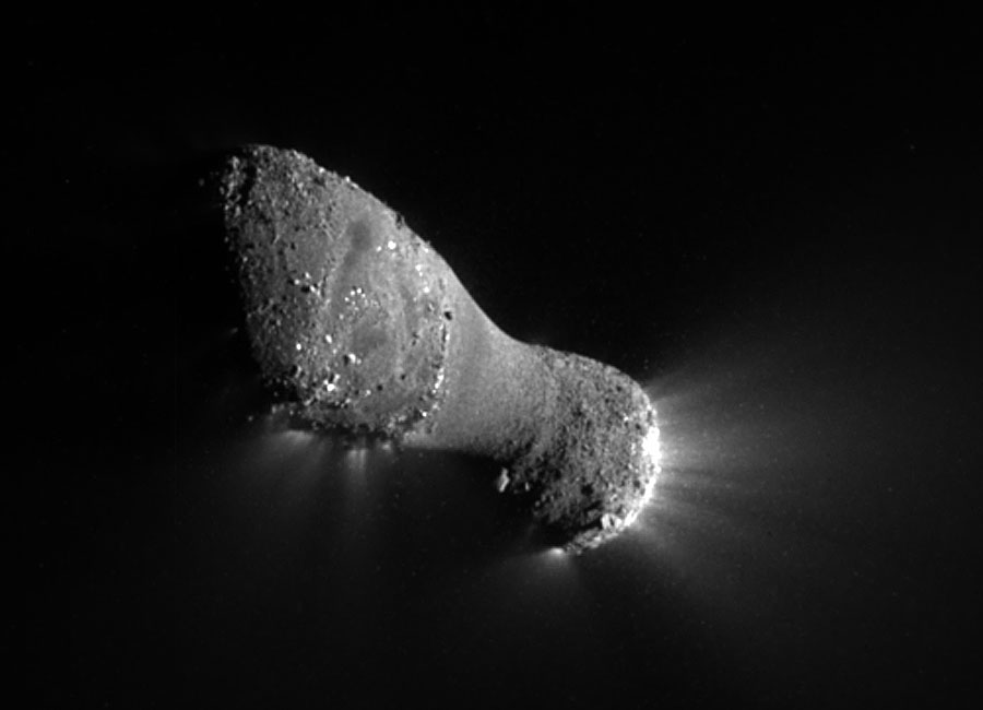 Lần đầu tiên chụp cận cảnh Sao chổi Hartley 2