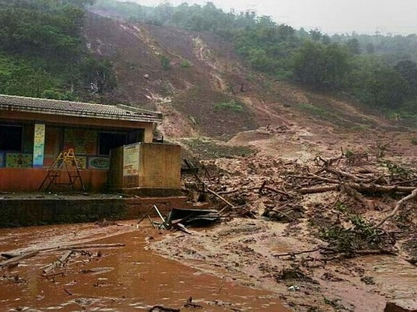 Lở đất khủng khiếp tại Ấn Độ, ít nhất 150 người bị vùi lấp