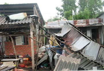 Lốc xoáy, gió giật làm tốc mái 41 căn nhà tại Lâm Đồng