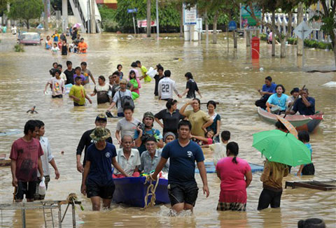 Lụt kéo dài ở Thái Lan, 107 người chết