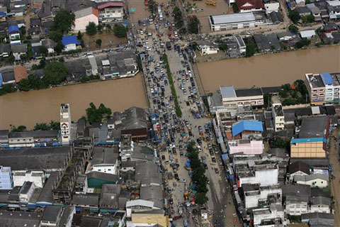 Lụt kéo dài ở Thái Lan, 107 người chết