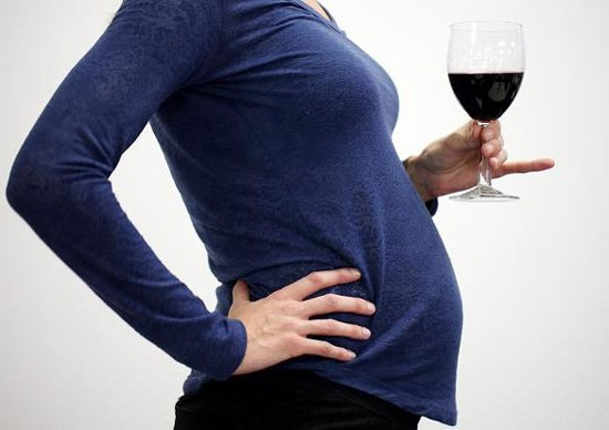 Mẹ uống rượu khi mang thai ảnh hưởng đến IQ của trẻ