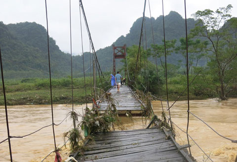 Miền Trung khốn đốn trong lũ lớn