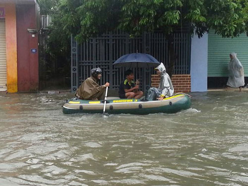 Miền Trung khốn đốn trong lũ lớn