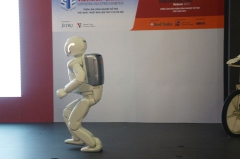 Mutara Boy hấp dẫn hơn ASIMO