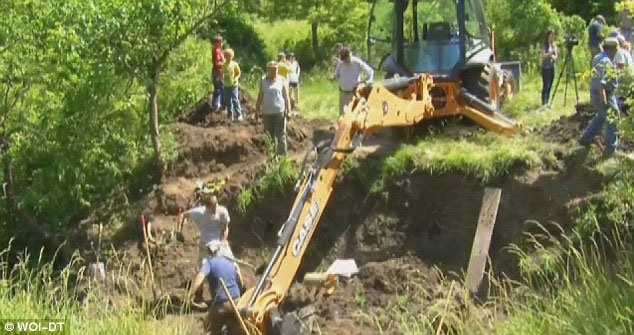 Mỹ: Một nông dân tìm thấy bộ xương voi ma mút ngay trong sân nhà