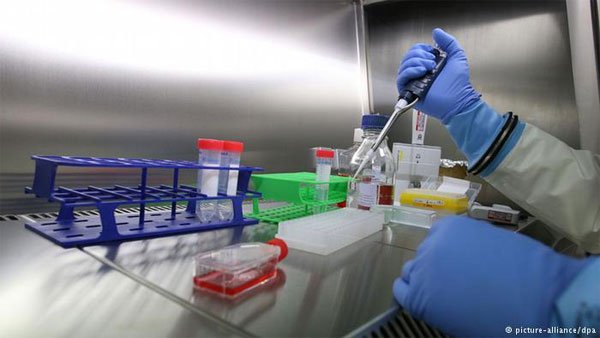 Mỹ tăng tốc thử nghiệm vắc-xin trị Ebola ở người