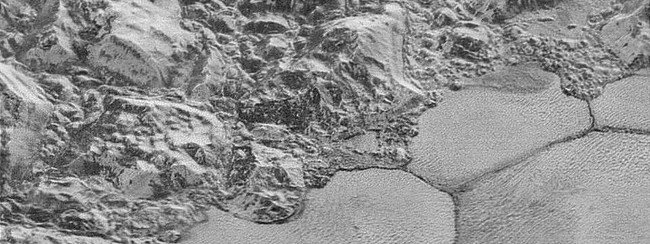 NASA công bố hình ảnh sắc nét nhất của bề mặt sao Diêm Vương