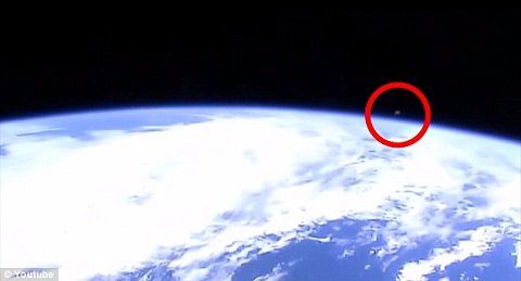 NASA vô tình để lộ video 3 vật thể bí ẩn rời khỏi Trái đất