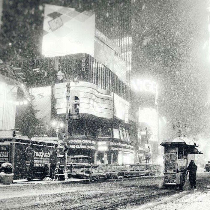 New York đẹp như thiên đường trong cơn bão tuyết lịch sử