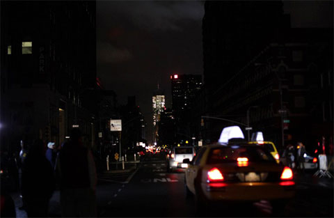 New York tối om sau siêu bão Sandy