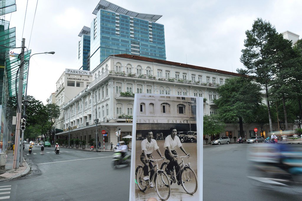 Ngắm Sài Gòn xưa và nay đầy thú vị qua trào lưu ảnh lồng ảnh