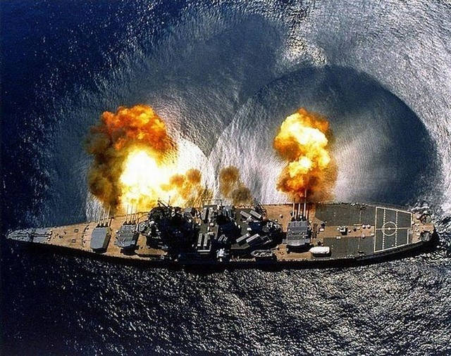 Ngày 11/6: Thiết giáp hạm cuối cùng USS Missouri được đưa vào hoạt động, nơi kết thúc thế chiến thứ hai