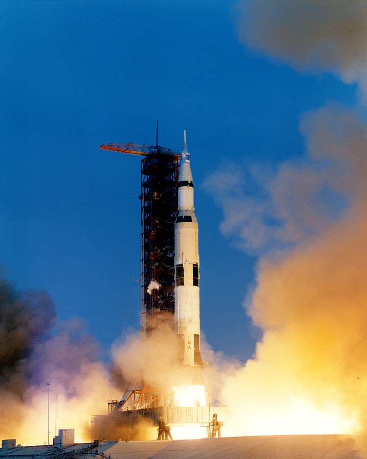 Ngày 13/04/1970, tàu Apollo 13 phát nổ trong không gian