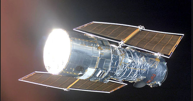 Ngày 25/4/1990: Kính viễn vọng không gian Hubble đi vào hoạt động