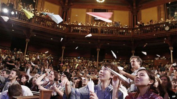 Nghiên cứu nụ hôn mãnh liệt đạt giải Ig Nobel 2015