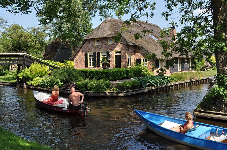 Ngôi làng độc đáo không có đường đi ở Hà Lan