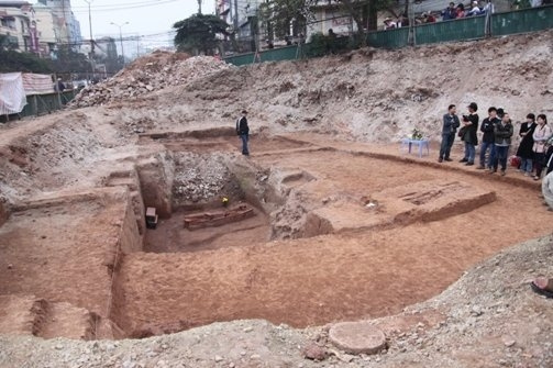 Ngôi mộ cổ trên đường Bưởi đã trên 1.000 năm tuổi?