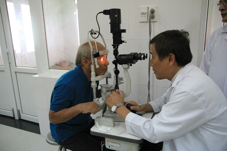 Người khiếm thị đầu tiên lấy lại thị lực nhờ ghép tế bào da