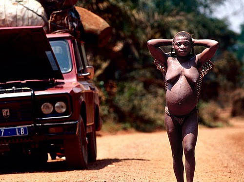 Người lùn Pygmy: Nơi bé gái 8 tuổi đã thành đàn bà