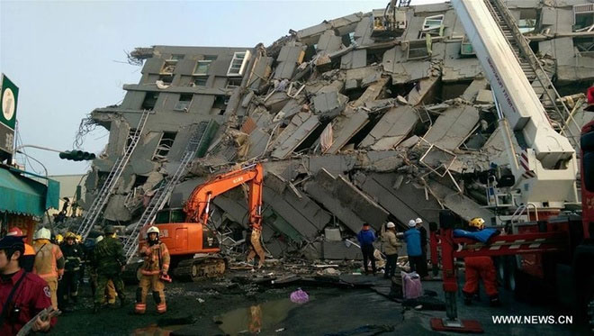 Nhà cửa đổ nát sau động đất ở Đài Loan