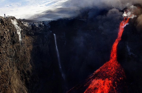 Nhà khoa học săn đuổi cơn cuồng nộ của núi lửa