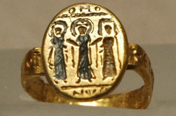 Nhẫn cưới trong thế giới cổ đại