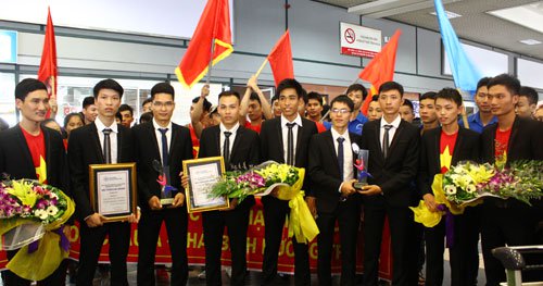 Những chàng trai chân đất vô địch Robocon Châu Á - Thái Bình Dương 2015