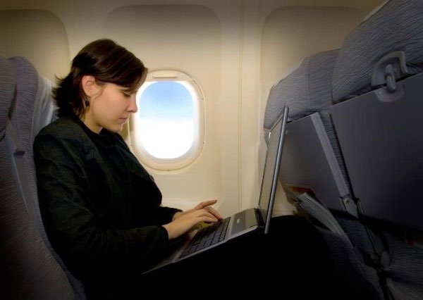 Những điều cần biết về việc sử dụng thiết bị điện tử trên máy bay