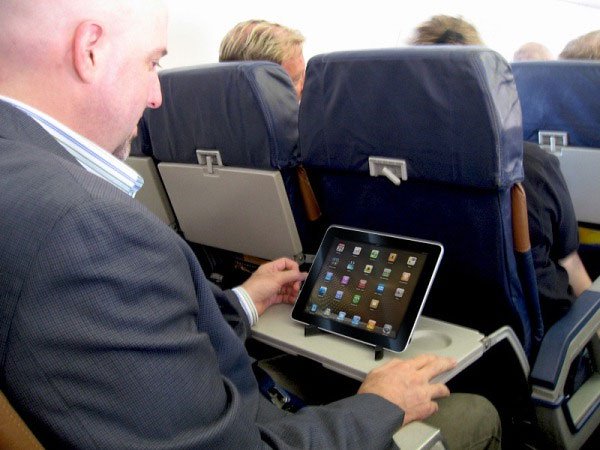 Những điều cần biết về việc sử dụng thiết bị điện tử trên máy bay