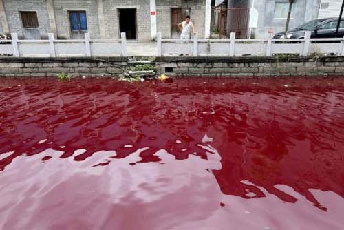 Những dòng nước có màu quái lạ ở Trung Quốc