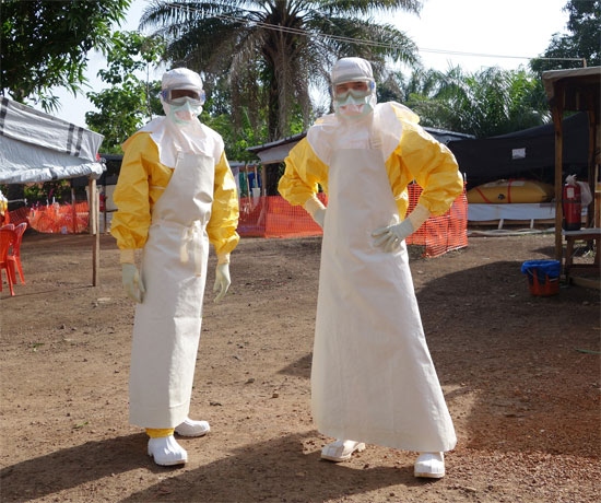 Những lý do khiến virus Ebola nguy hiểm hơn cả virus HIV