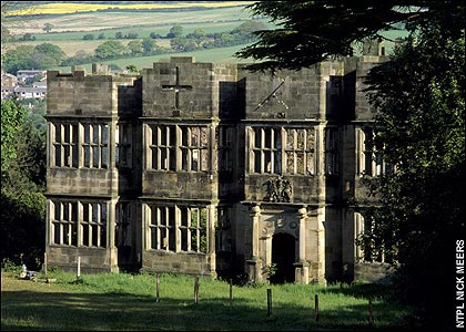 Những ngôi nhà ma ám nổi tiếng nhất nước Anh