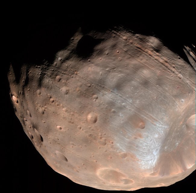 Những vết lõm bí ẩn trên bề mặt của Phobos ở Sao Hỏa