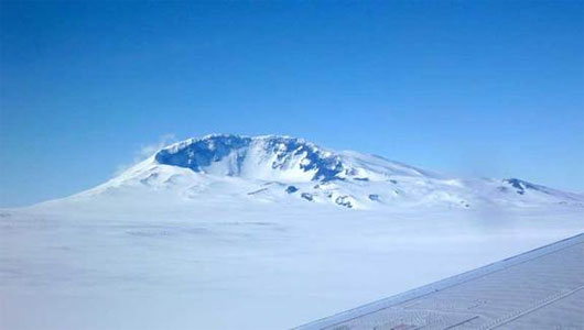 Núi lửa hoạt động dưới thềm băng Nam Cực
