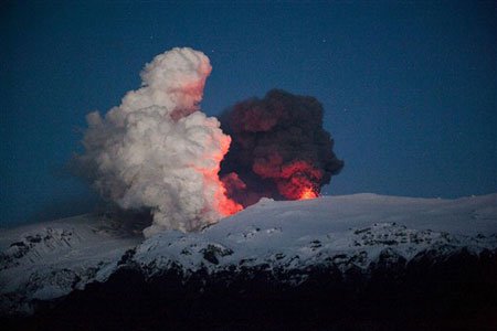 Núi lửa Iceland lại đe dọa hàng không châu Âu